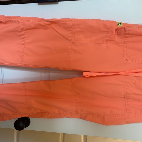 XS peach Spread Good Cheer cargo scrub outfit - Picture 9 of 12